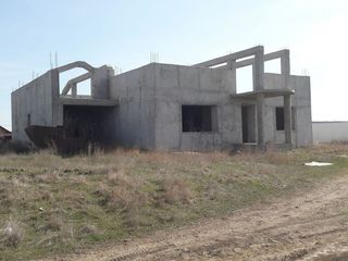 Банк продаёт не завершонное строительство частного дома в г. Комрат foto 2