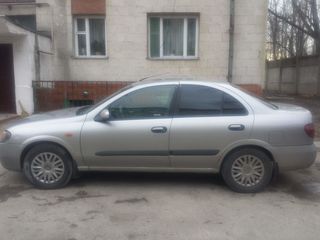 Nissan Almera foto 2