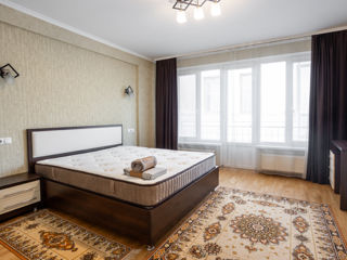 Apartament cu 2 camere, 90 m², Centru, Chișinău foto 5