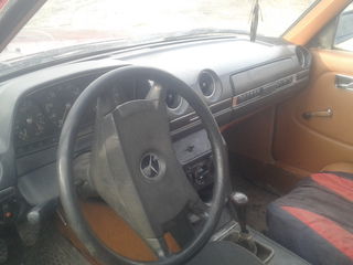 Mercedes Series (W123) foto 4