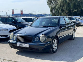 Mercedes E-Class foto 1