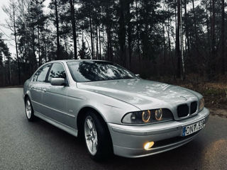 BMW 5 Series foto 4