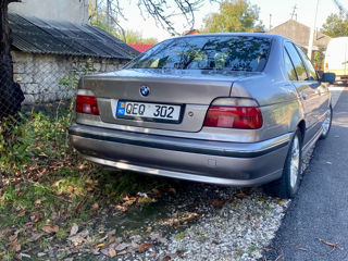 BMW 5 Series foto 3