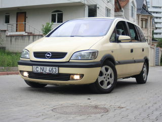 Opel Zafira foto 1