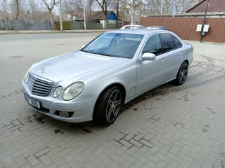 Mercedes E-Class foto 1