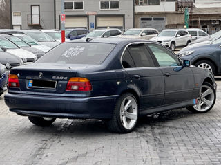 BMW 5 Series foto 3