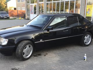 Mercedes Series (W124) foto 1