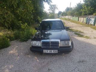 Mercedes Series (W124) foto 2