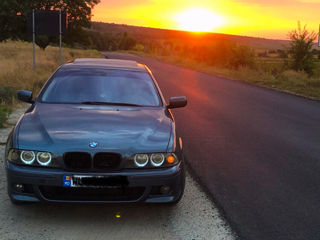 BMW 5 Series foto 1