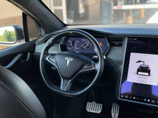 Tesla Model X foto 13