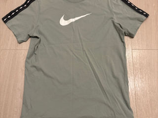 Vând costum Nike,tricou și pantaloni Original foto 2