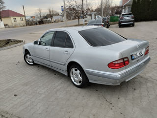 Mercedes E-Class фото 7