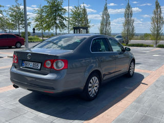 Volkswagen Jetta foto 4