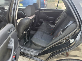 Toyota Avensis foto 9