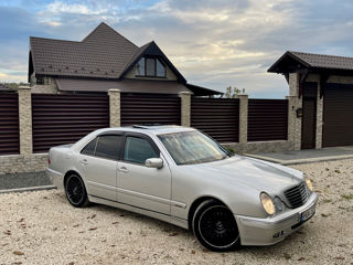 Mercedes E-Class foto 3