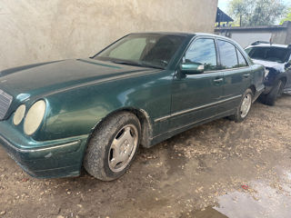 Mercedes E-Class foto 1