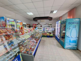 Vânzare - Spatii comerciale 200m2 + Alimentara activa foto 2