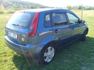 Ford Fiesta 5D foto 6