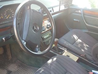 Mercedes Series (W124) foto 4