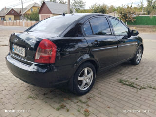 Hyundai Accent foto 3