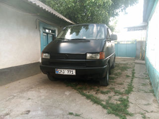 Volkswagen Caravelle foto 1