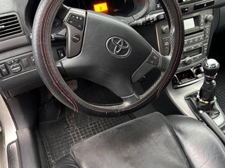 Toyota Avensis foto 8