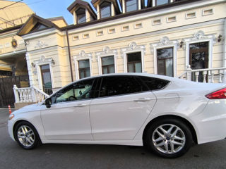 Ford Fusion foto 2