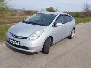 Chirie auto Prakat auto Chisinau Yaris  prius golf skoda Auris Automat. Hybrrid