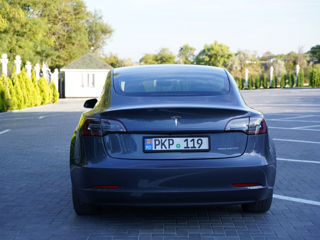 Tesla Model 3 foto 8