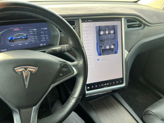 Tesla Model X foto 2