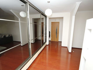 Apartament cu 2 camere, 72 m², Buiucani, Chișinău foto 4