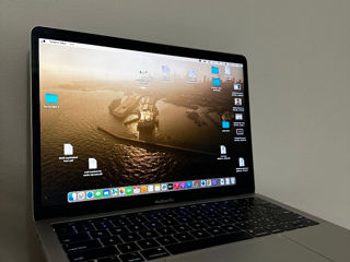 Vând MacBook 13 pro anul 2019