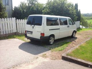 Volkswagen Caravelle foto 1