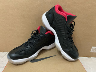 Air Jordan 11 Retro Low IE foto 2