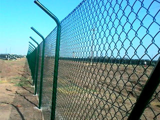 Plasa pentru Gard din sirma metalica zincata cu inveliş PVC verde. foto 2