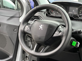 Peugeot 208 foto 9