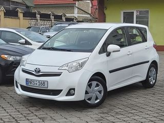 Toyota Verso-S foto 1