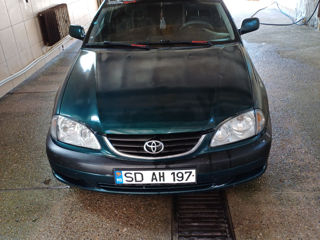 Toyota Avensis foto 2