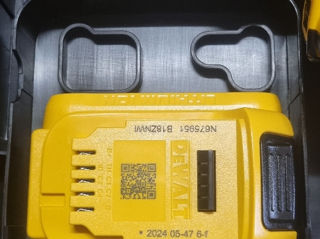 Dewalt  dcd 100 .BRUSHLES!с 2 батареями на 2 ампера  зарядка и кейс foto 3