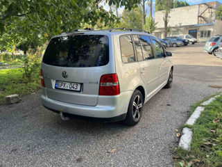 Volkswagen Touran foto 1