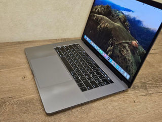 Apple MacBook Pro 15 2018 (i7/16Gb/256Gb/Radeon 555X 4Gb/4 часа) foto 3