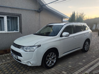 Mitsubishi Outlander foto 2