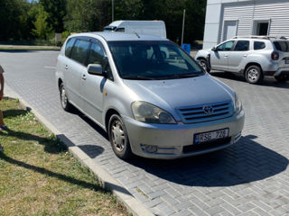 Toyota Avensis Verso foto 6