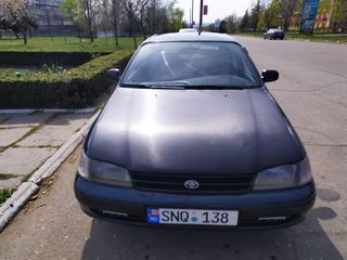 Toyota Carina foto 1