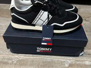 Tommy Jeans foto 1