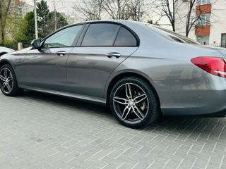 Mercedes E-Class foto 2