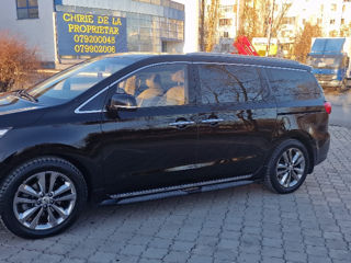 KIA Carnival foto 2