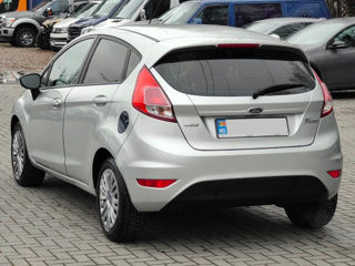 Ford Fiesta foto 5