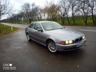 BMW 5 Series foto 4