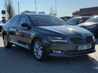 Skoda Superb foto 2